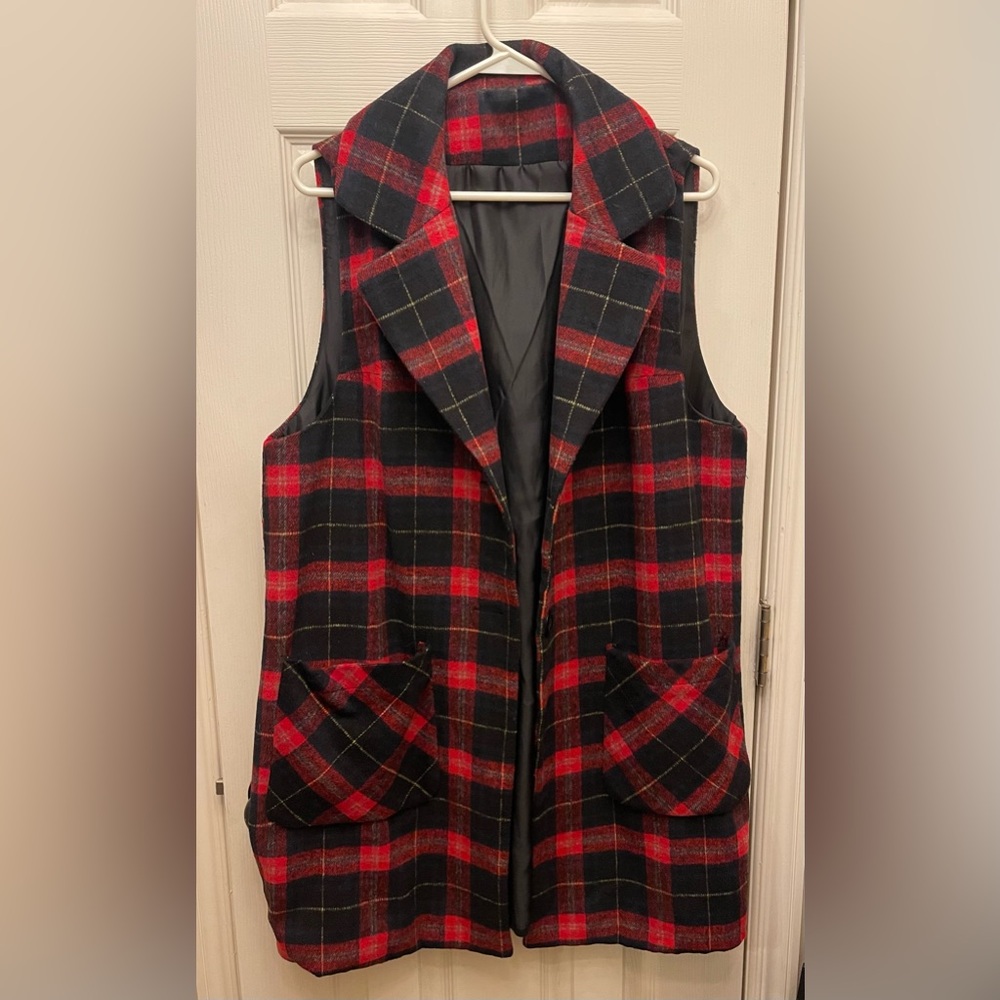 Plaid Sleeveless Vest - Red and Black